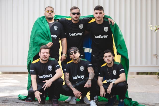 LEO_DRK gaming setup, professional player environment